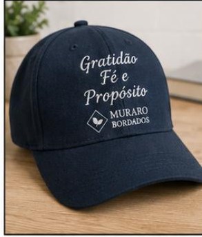 Boné com frase